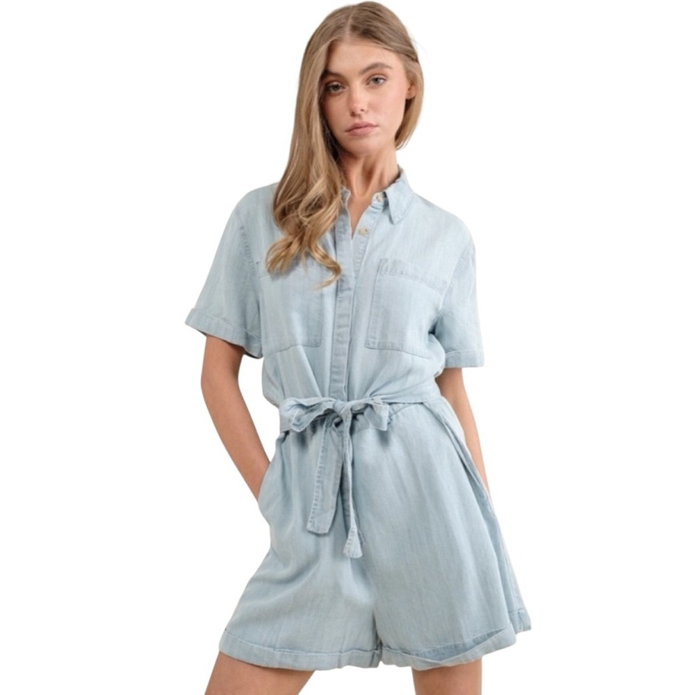 NEW blue b Light Wash Washed Snap Uo Comfy Short Sleeve Belted Denim Jean Romper